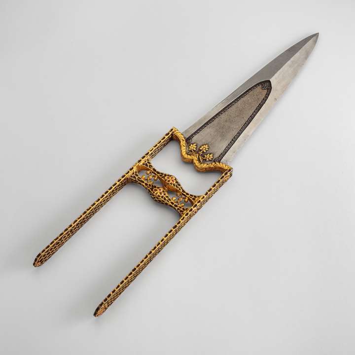 Gold overlaid punch dagger (katar)